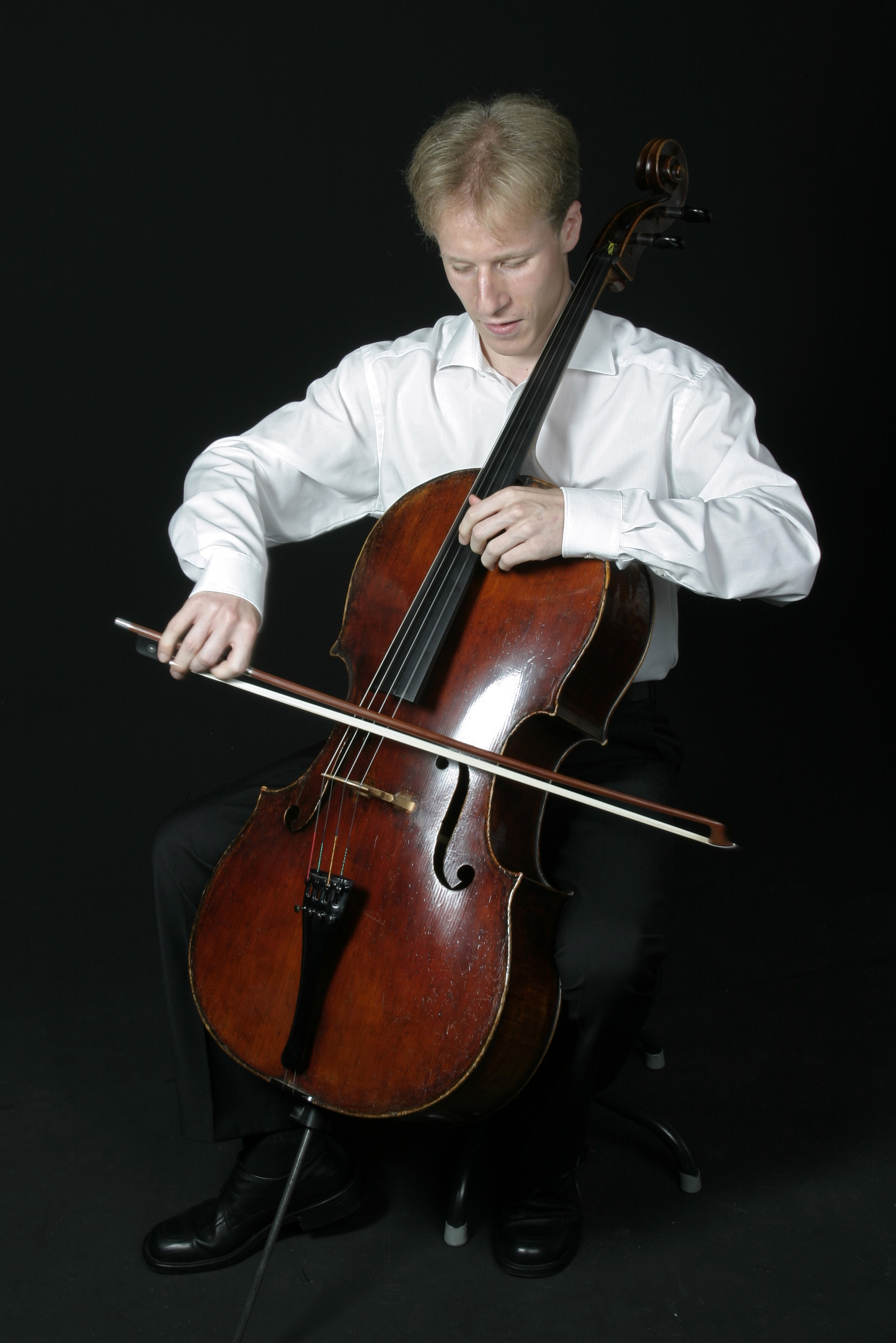 Der Cellist Christopher Herrmann  - (c)  by Nora Herz  